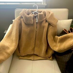 ALO Yoga Foxy Sherpa jacket w/hood Med